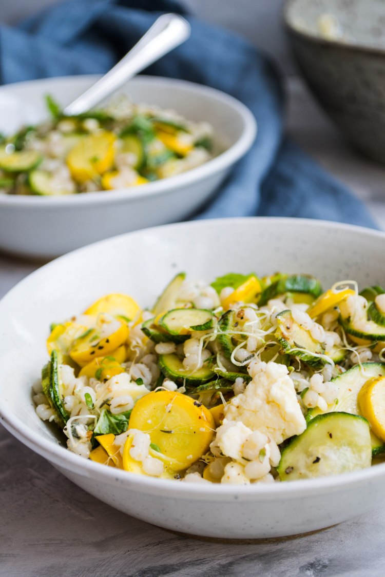 Barley salad with courgettes and blue cheese