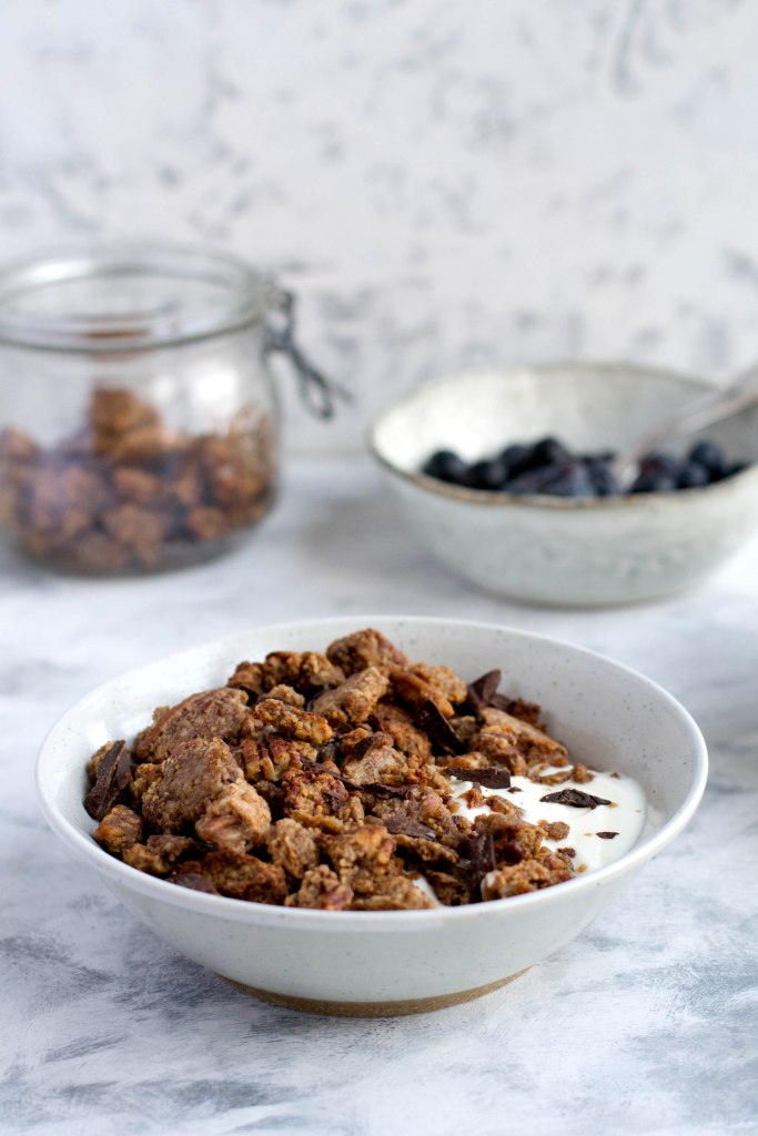 Banana bread granola clusters