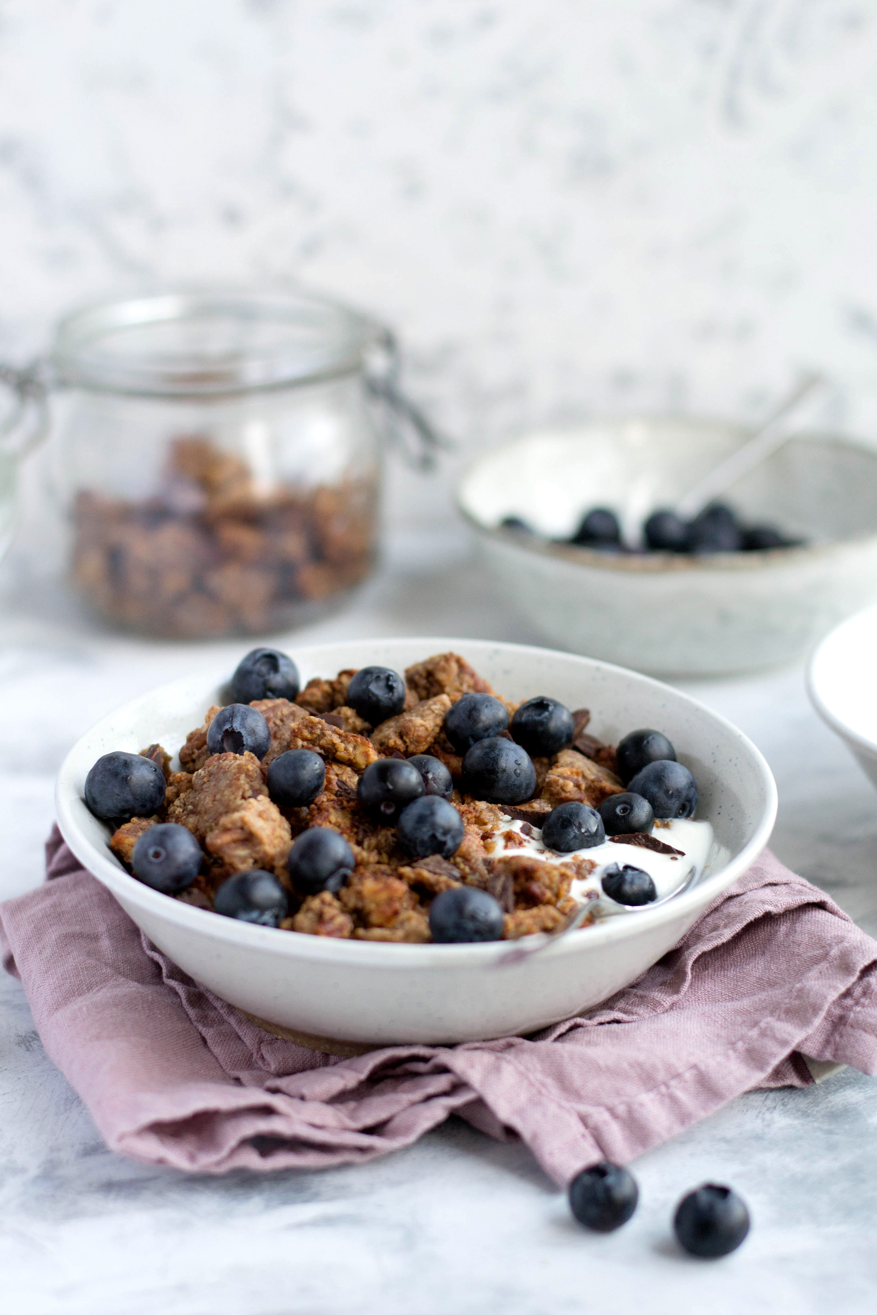 Banana bread granola