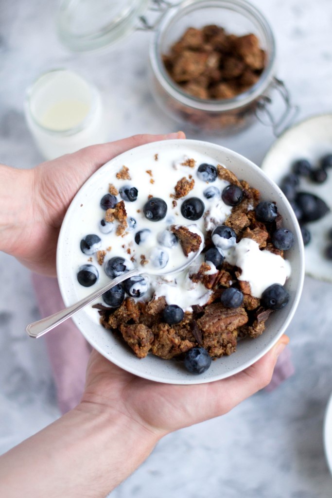 Banana bread granola with kefir and blueberries