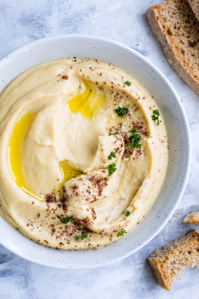 This vegan white bean and lentil dip is made with simple ingredients and it will be ready in just 5 minutes! Recipe on amatterofnourishment.com