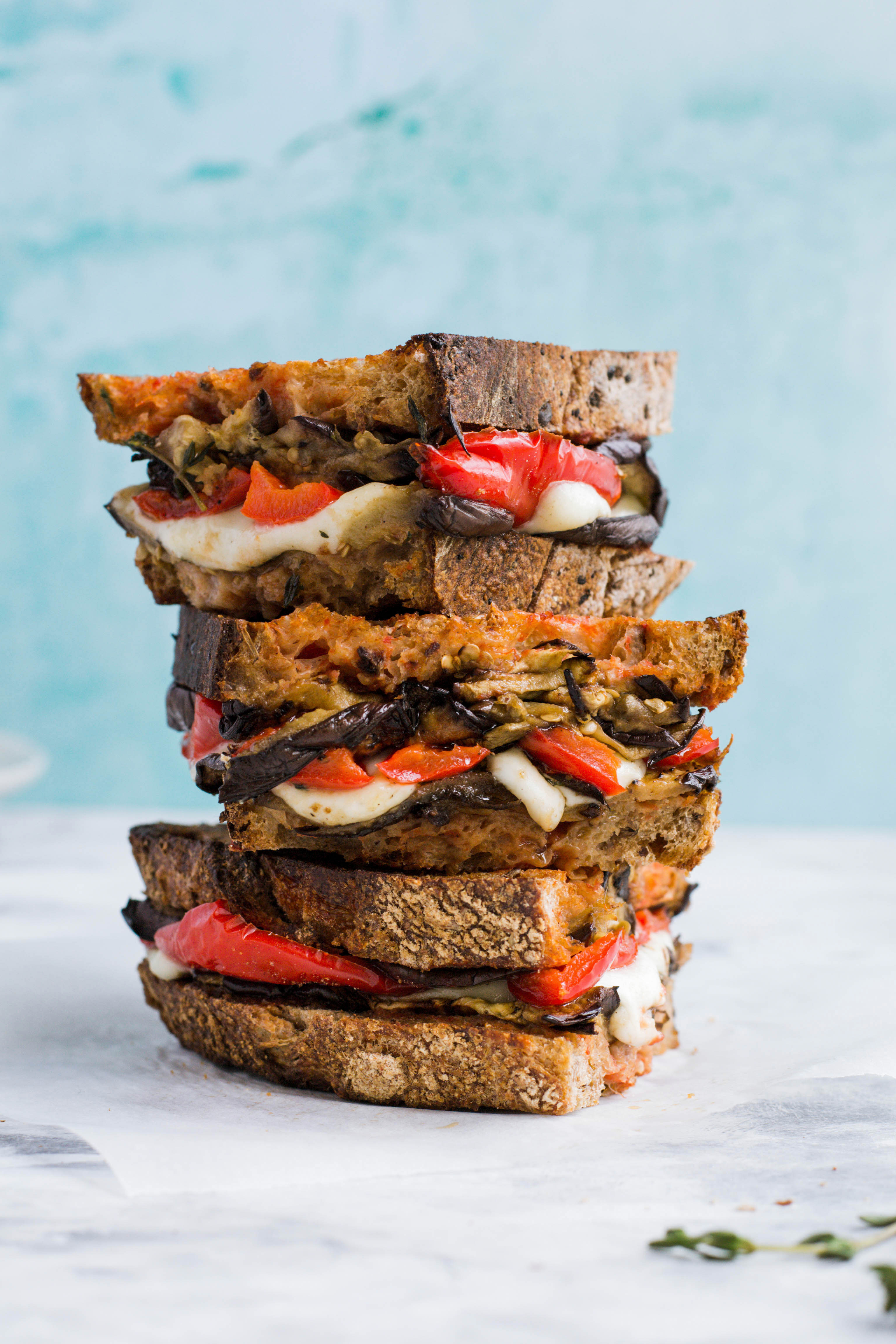 This vegetarian sandwich has a lovely combination of most of the typical Summer flavours and it gets all the extra points for being super easy to make! Featuring seasonal ingredients such as tomatoes, red peppers, aubergines, and a good handful of fresh thyme, it perfectly embraces my philosophy of "get the most out of each season". You can also easily adapt this sandwich to your needs using, for example, some gluten-free bread or a dairy-free mozzarella. Recipe on amatterofnourishment.com