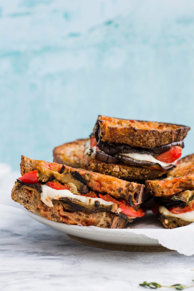 This vegetarian sandwich has a lovely combination of most of the typical Summer flavours and it gets all the extra points for being super easy to make! Featuring seasonal ingredients such as tomatoes, red peppers, aubergines, and a good handful of fresh thyme, it perfectly embraces my philosophy of "get the most out of each season". You can also easily adapt this sandwich to your needs using, for example, some gluten-free bread or a dairy-free mozzarella. Recipe on amatterofnourishment.com