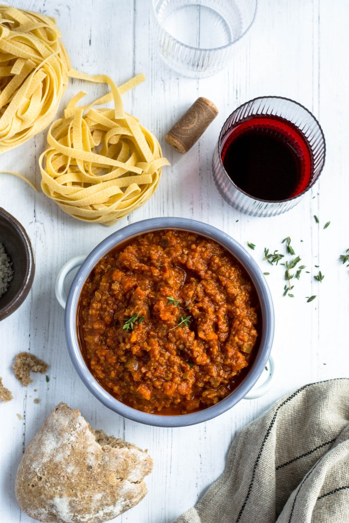 This vegan ragù is the ultimate comfort food and it will easily become one of your favourite plant-based pasta sauces: it only requires a few simple ingredients along with seitan and it's even better the day after! Recipe on amatterofnourishment.com