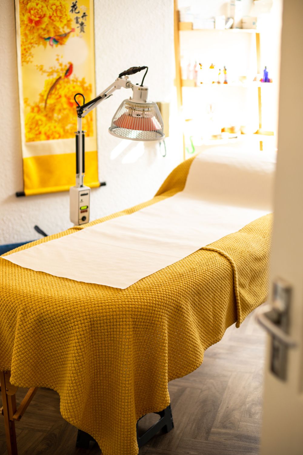 Relaxing treatment room interior at Amanda Nordell Acupuncture in Dublin. Brand photography by Chiara Gianelli.
